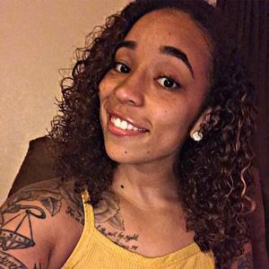 Meet your Posher, Alma